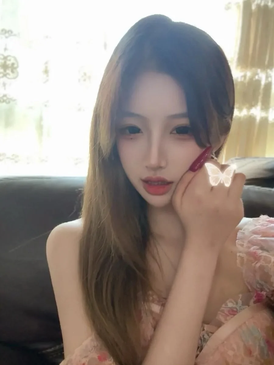 乌萨奇写真合集27图4视频清新风格打包下载